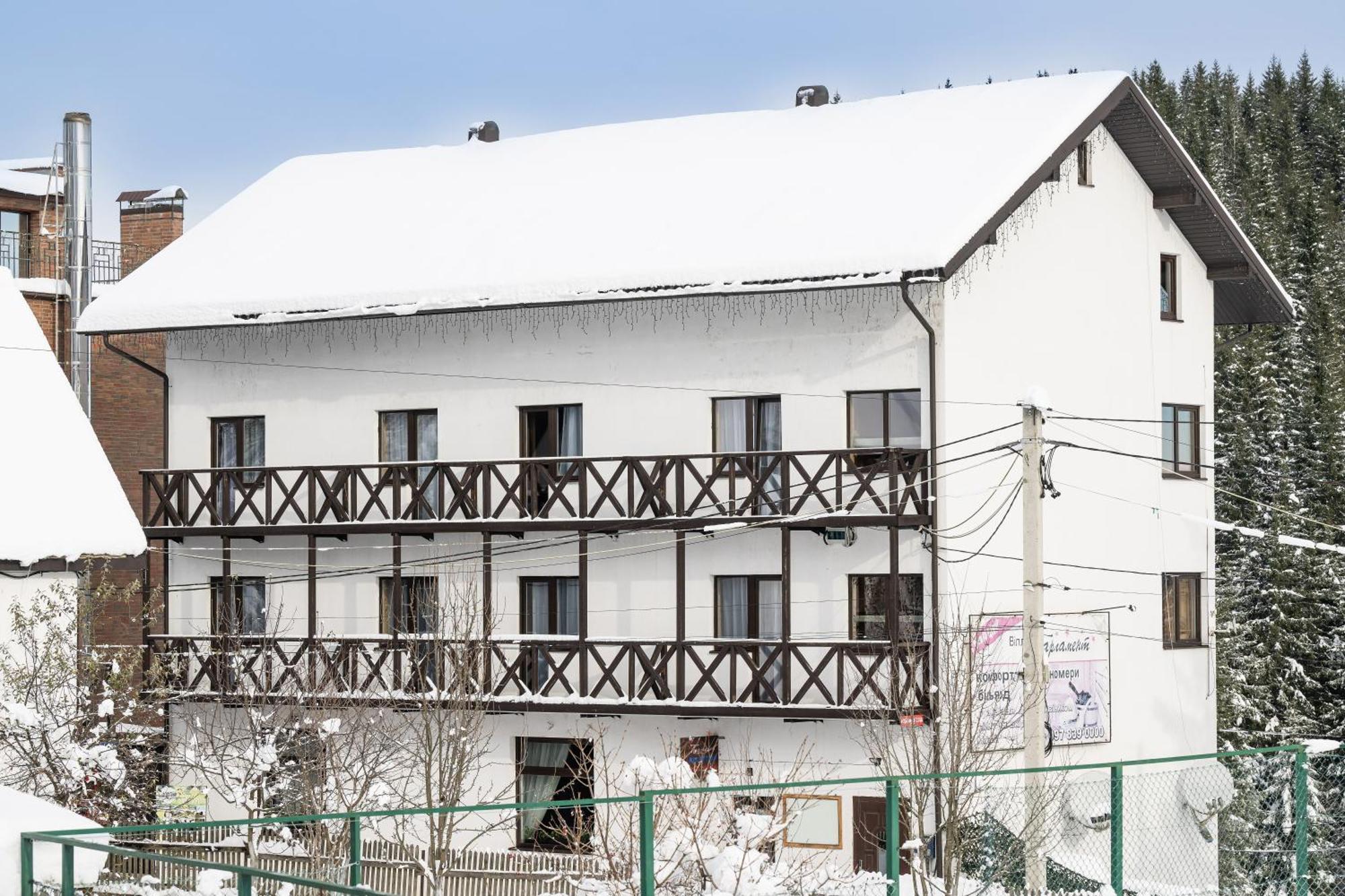 Villa Parliament Yablunytsya Esterno foto